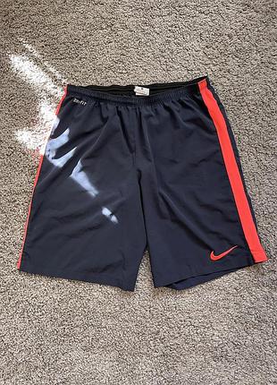 Спортивні шорти nike m
