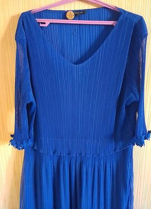 Красива сукня в рубчик