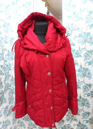 Стильний зручна утеплена жіноча курточка