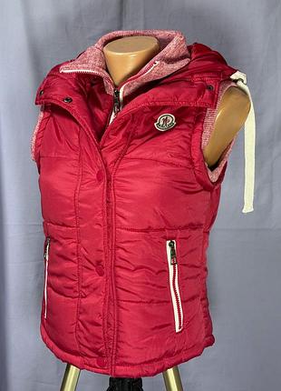 Жилетка женская xs размера 40-42 размера красная теплая на синтепоне