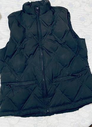 Чорна безрукавкк