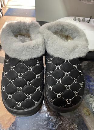 Тапочки для дому і не тільки