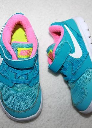 Кроссовки фирмы nike 25 размер по стельке 16 cм