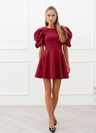 Сукня з красивою спинкою