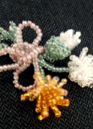 Брошка з бісеру