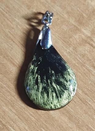 Кулон ручной работы из эпоксидной смолы