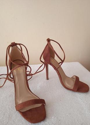 Сандалии высокие каблуки
