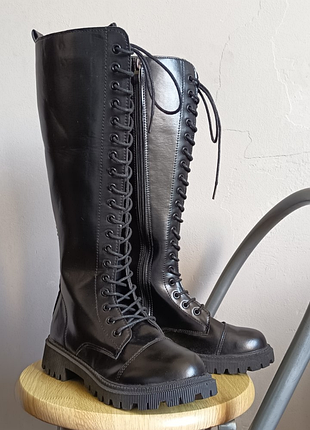 Сапоги черные под колено берцы
