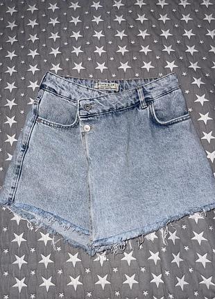 Юбка-шорты. красиво подчеркивает фигуру, подойдет на любое событие.