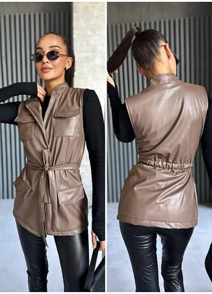 Новый жилет 
цвет мокко.
размер с/м