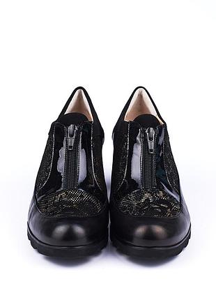 Туфли черные кожаные из натуральной кожи с вставками из замши на танкетке