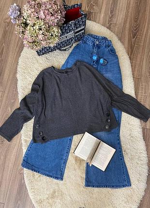 Укороченная кофта свободного кроя