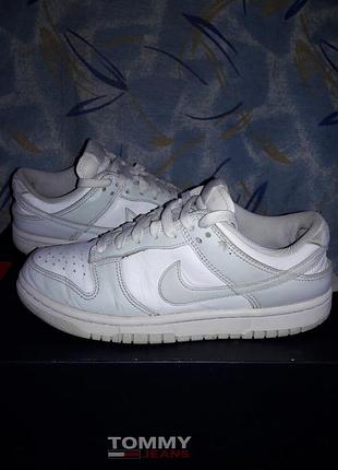 Фирменные кожаные кроссовки "nike" размер 37,5. стелька 23.5 см. в хорошом состоянии. оригинал! бренд "nike"