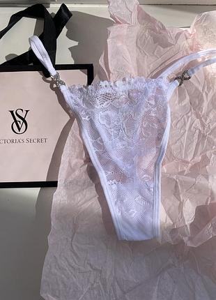 Женские стринги с кружевом