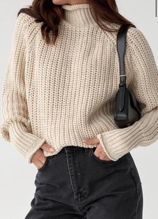 Подовжений вʼязаний светр з англійською гумкою светр бежевий светр вʼязаний зимовий трендовий светр під шию