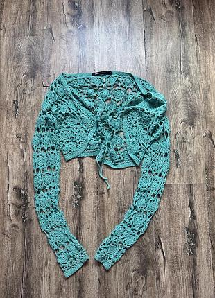 Вʼязаний крючком кардиган болеро накидка