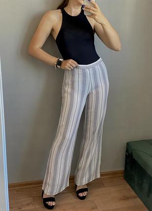Брюки у смужку