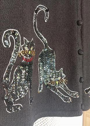 Дизайнерская вязаная жилетка с вышивкой, (котики), с бусинами и пайетками.