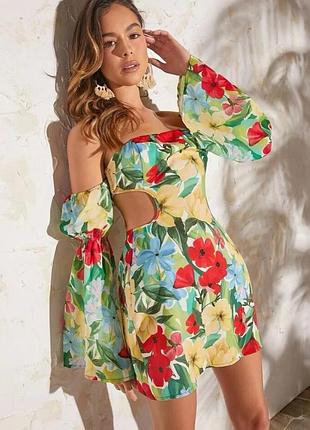Квіткова сукня з відритими плечима та спинкою