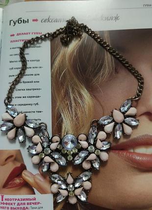 Крупное полновесное колье "бежевые цветы"