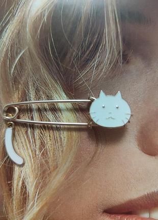 Брошка-будівля "кітчик"