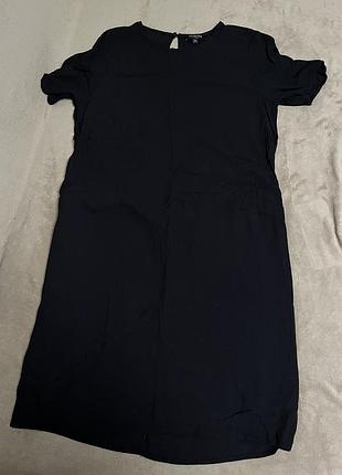 Чорна сукня з легкого матеріалу