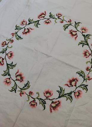 Старинная скатерть с вышивкой крестиком 80*80см.