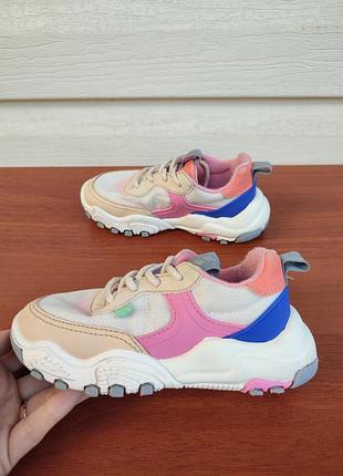 Стильні кросівки zara