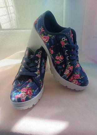 Туфлі - кеди на каблуках