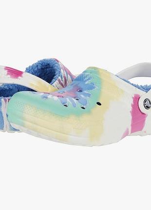 Утеплені крокси crocs classic lined tie dye clogs оригінал