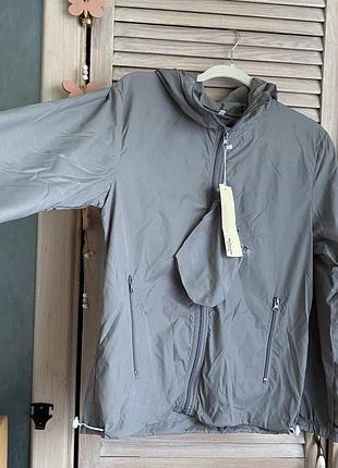 Спортивна вітрівка