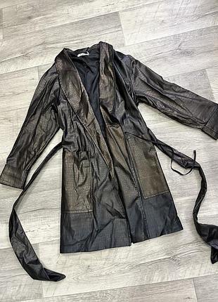 Шкіряний тренч під рептилію