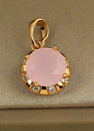 Кулон xuping jewelry імітація рожевого кварцу у оправі з білих фіанітів 11 мм золотистий