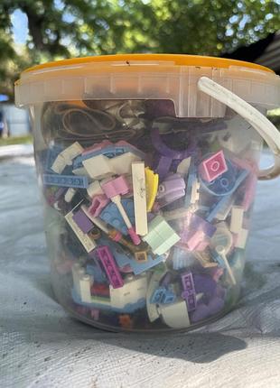 Ведро з lego іграшки