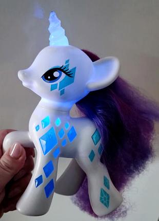 Единорожка пони my little pony с подсветкой.
 оригинальная игрушка фирмы hasbro.
