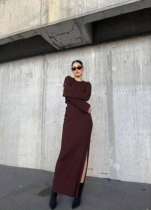 Костюм жіночий з укороченим топом та спідницею