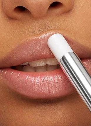 Зволожуючий бальзам для губ з ефектом об'єму kiko milano lip volume stylo lip balm 02 transparent (000086)