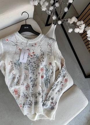 Светр жіночий