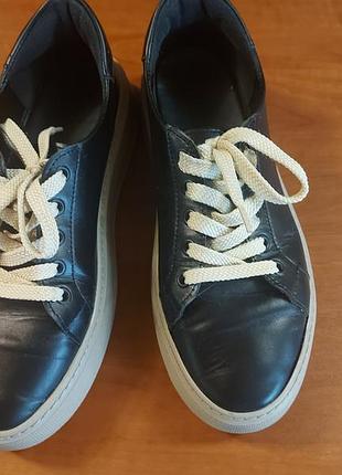 Кожаные кроссовки