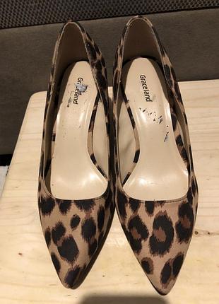 Шикарні леопардові човники