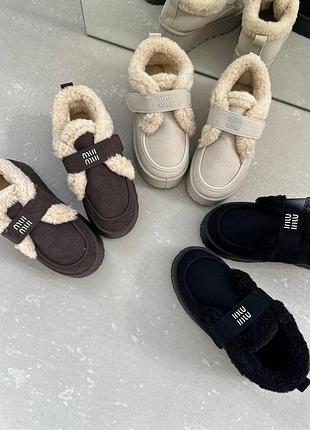 Стильные женские короткие угги на липучке