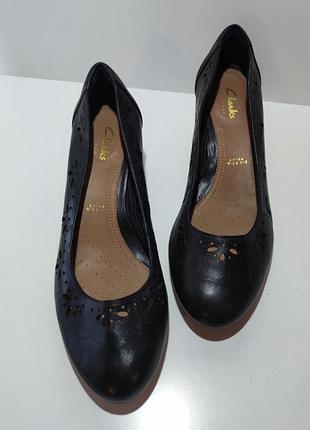 Кожаные женские туфли clarks стелька 24.5 см