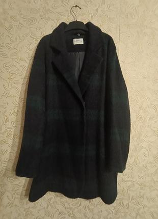 Двубортное полупальто с искусственным воротником