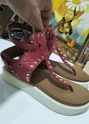 Фирменные кожаные босоножки inuovo