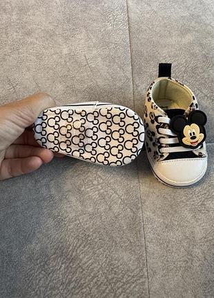 Кросівки для немовлят