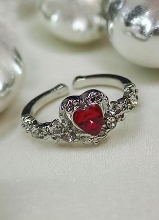Винтажное кольцо с красным кристаллом