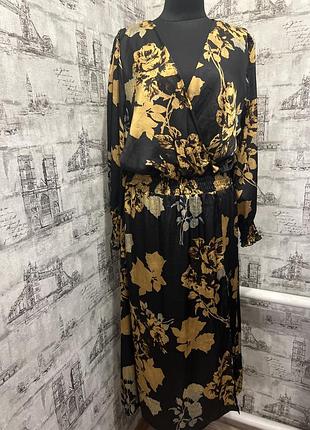 Чорна з бежевим вечірня сукня нарядна під атлас в квітах