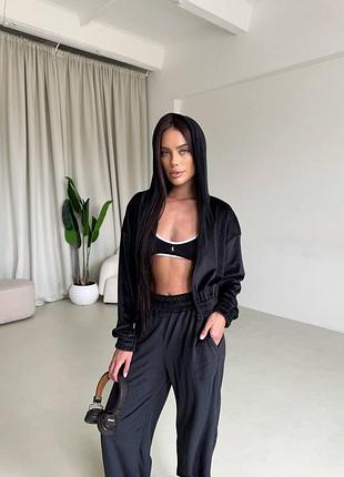 Велюровый спортивный костюм