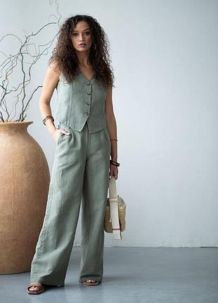 Жіночий льняний брючний костюм