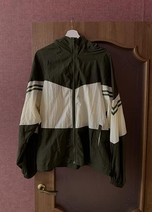 Легка кофта на змійці